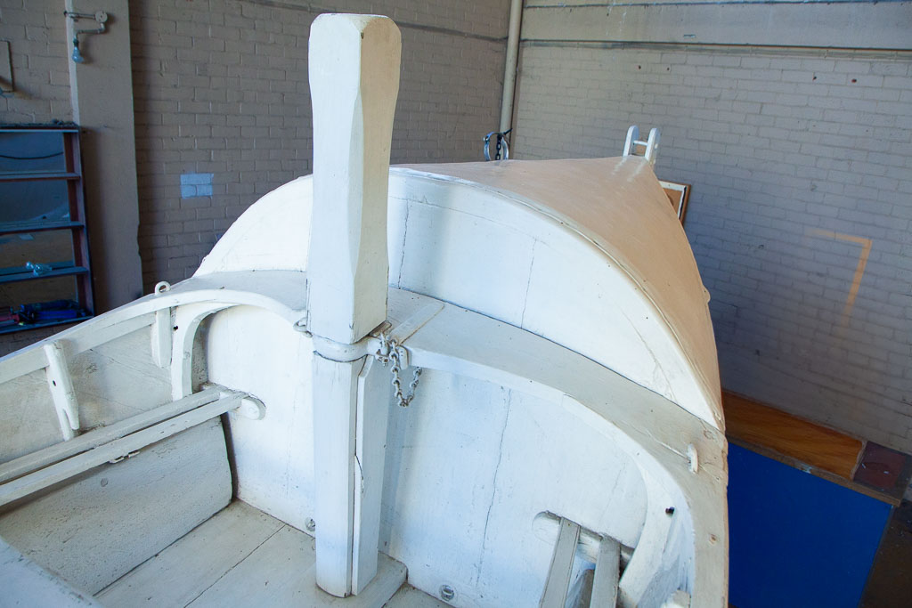 Forward tabernacle with chain fittings